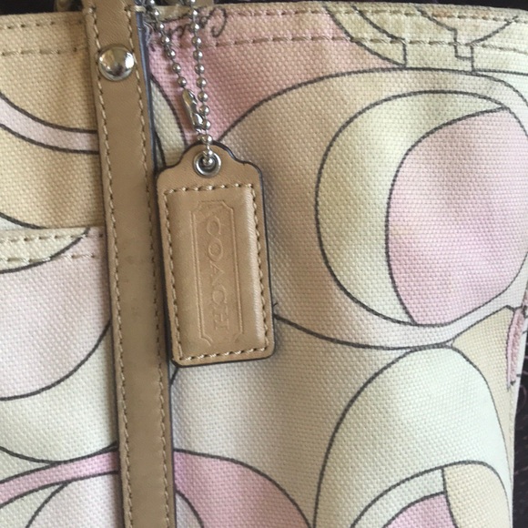 Pink Signature Coach tote purse - Picture 2 of 8